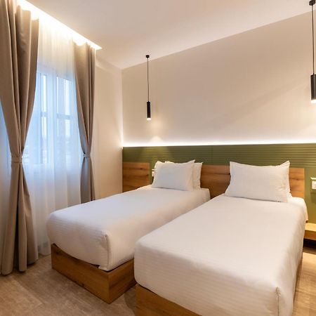 Star Hill Hotel Pristina Buitenkant foto