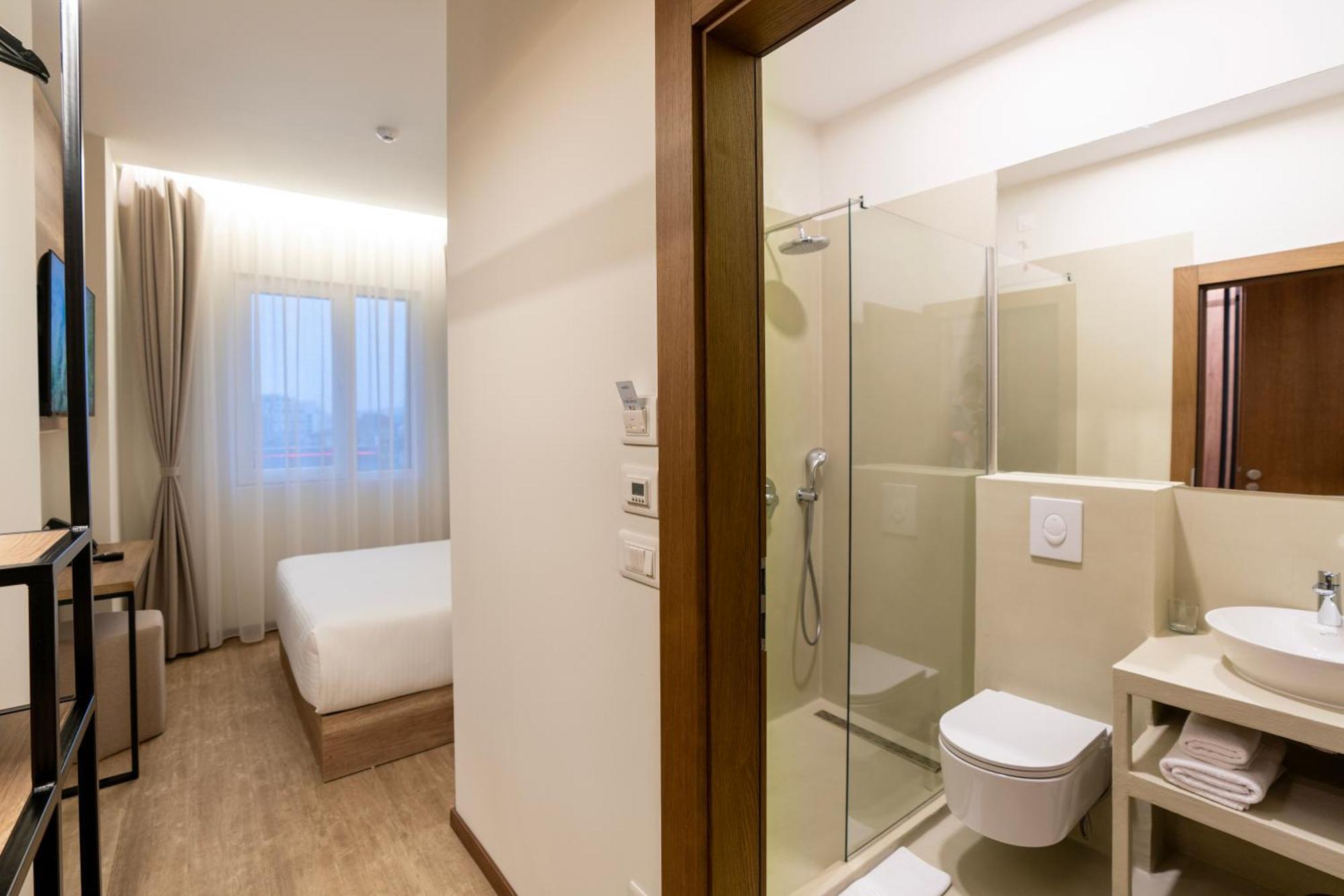 Star Hill Hotel Pristina Buitenkant foto