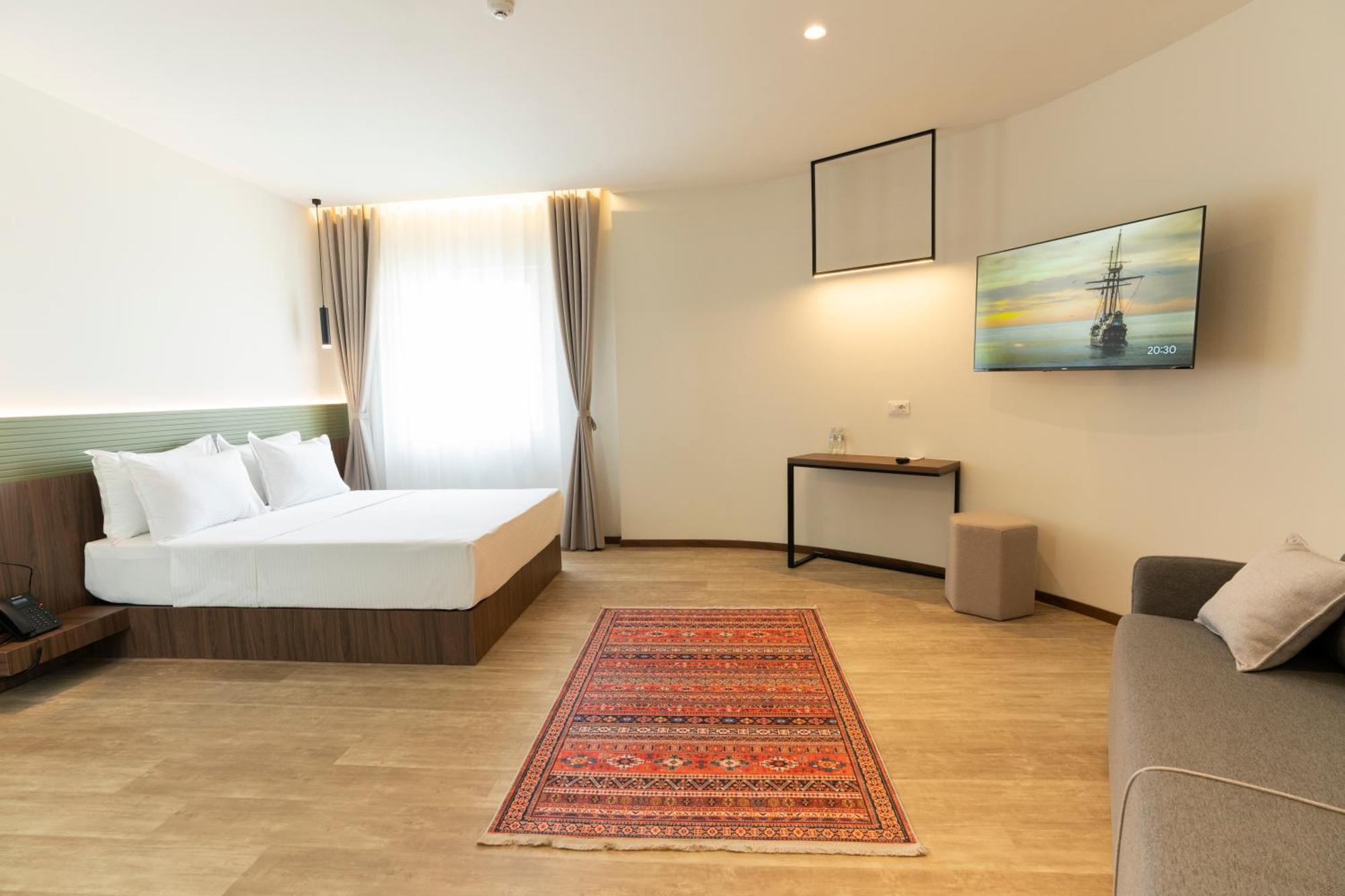 Star Hill Hotel Pristina Buitenkant foto