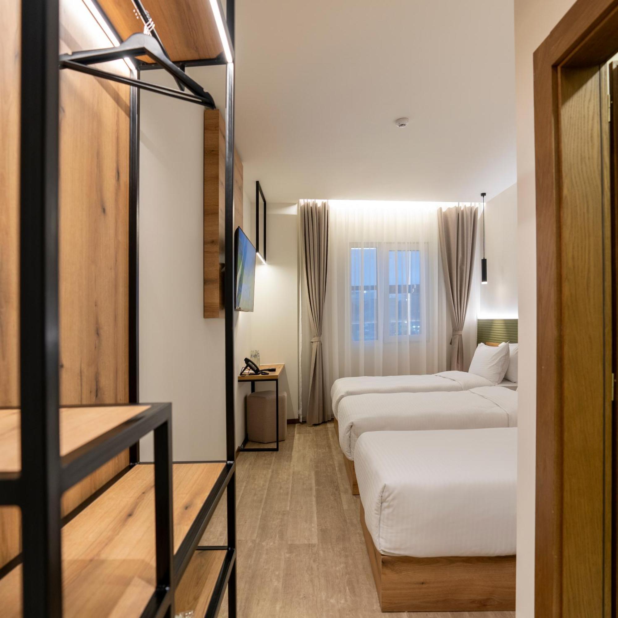Star Hill Hotel Pristina Buitenkant foto
