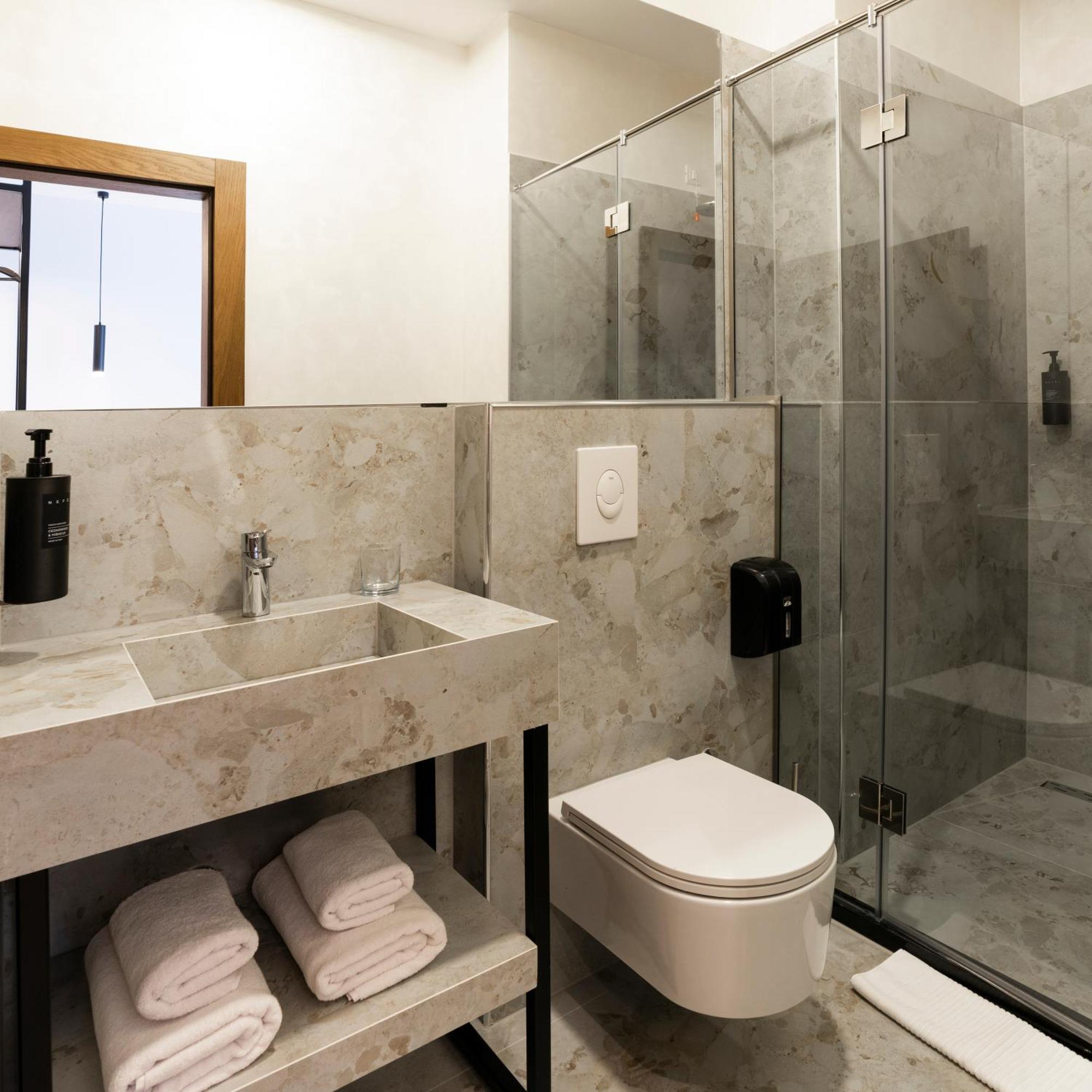 Star Hill Hotel Pristina Buitenkant foto