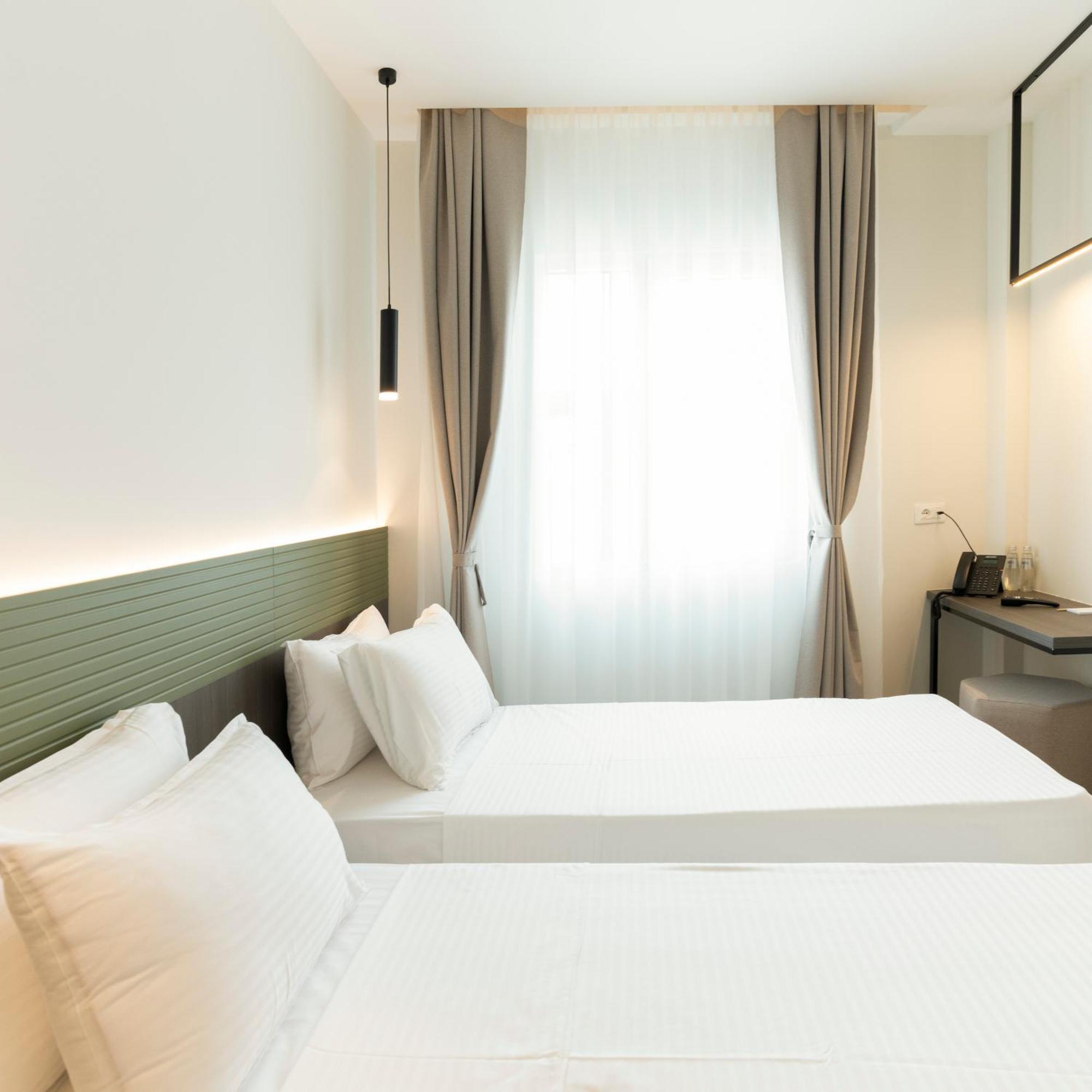 Star Hill Hotel Pristina Buitenkant foto